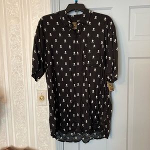 NWT Black and white skull button down